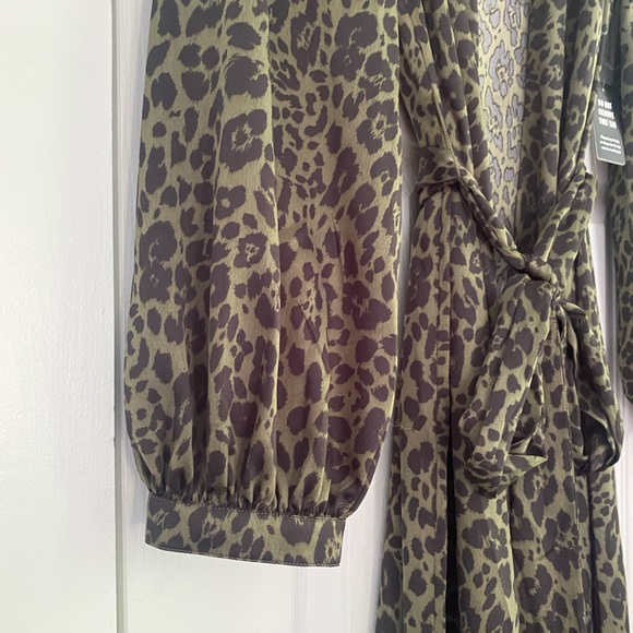 NWT Satin Leopard Print Belted Wrap Kimono Dress - Picture 7 of 9